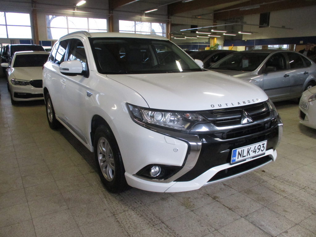 MITSUBISHI Outlander PHEV 2016