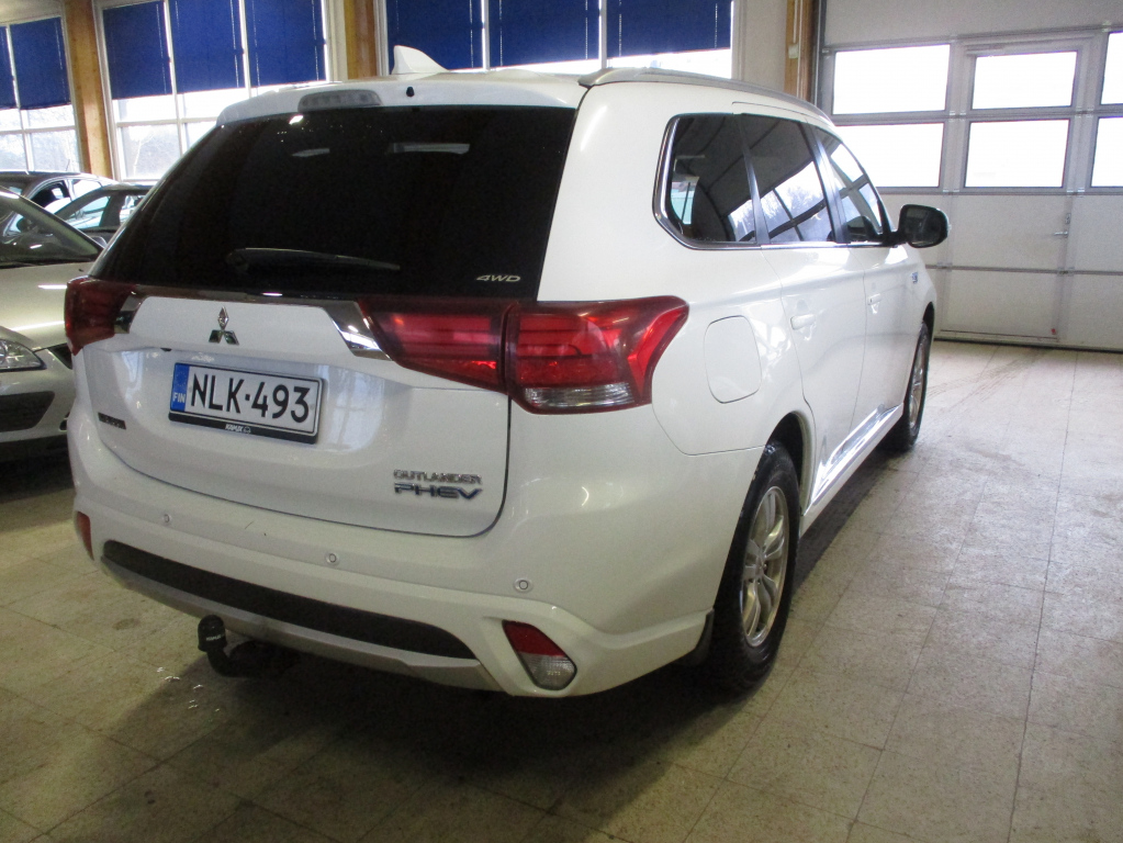 MITSUBISHI Outlander PHEV 2016