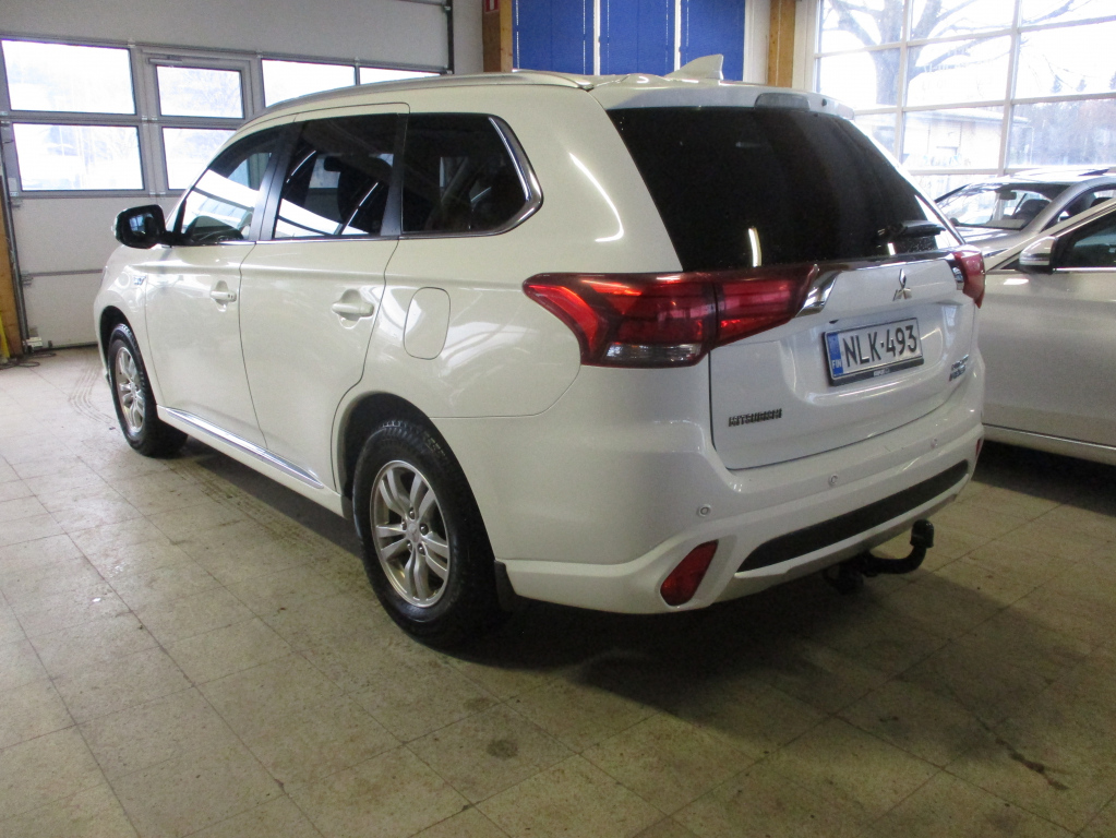MITSUBISHI Outlander PHEV 2016