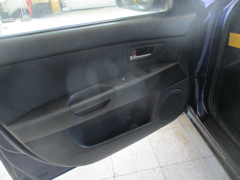 MAZDA 3 2006