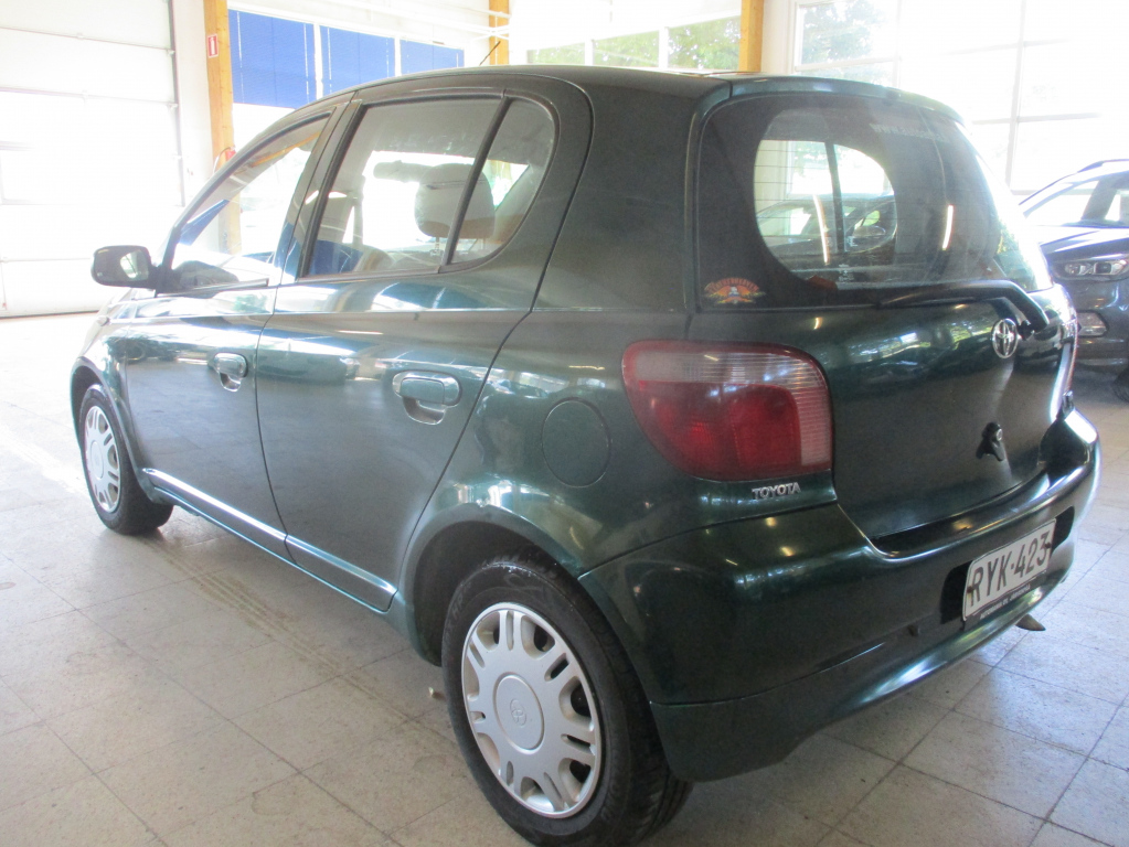 TOYOTA Yaris 2001