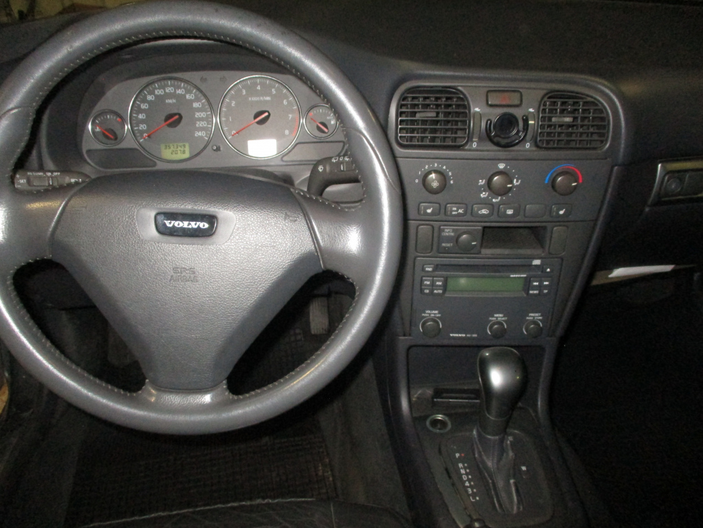 VOLVO V40 2004
