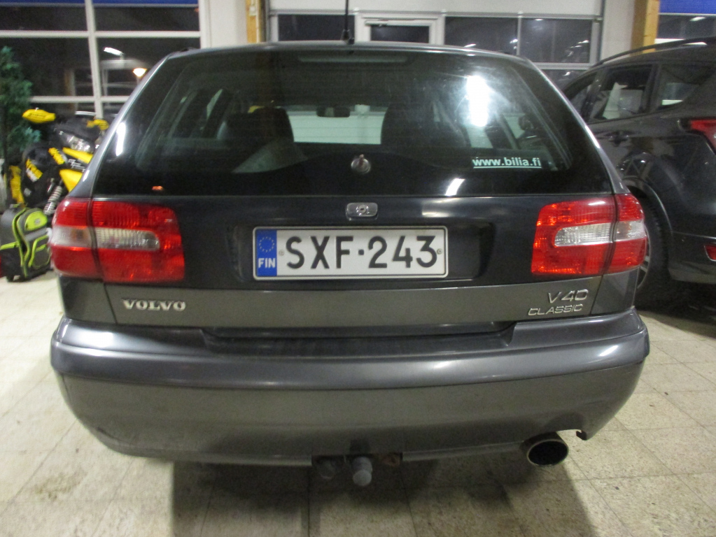 VOLVO V40 2004