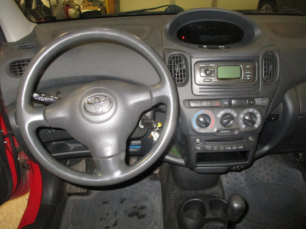 TOYOTA Yaris Verso 2005