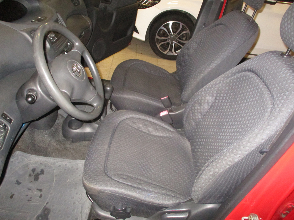TOYOTA Yaris Verso 2005
