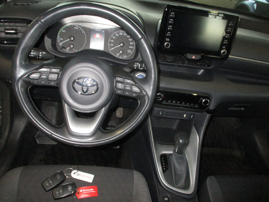 TOYOTA Yaris 2021