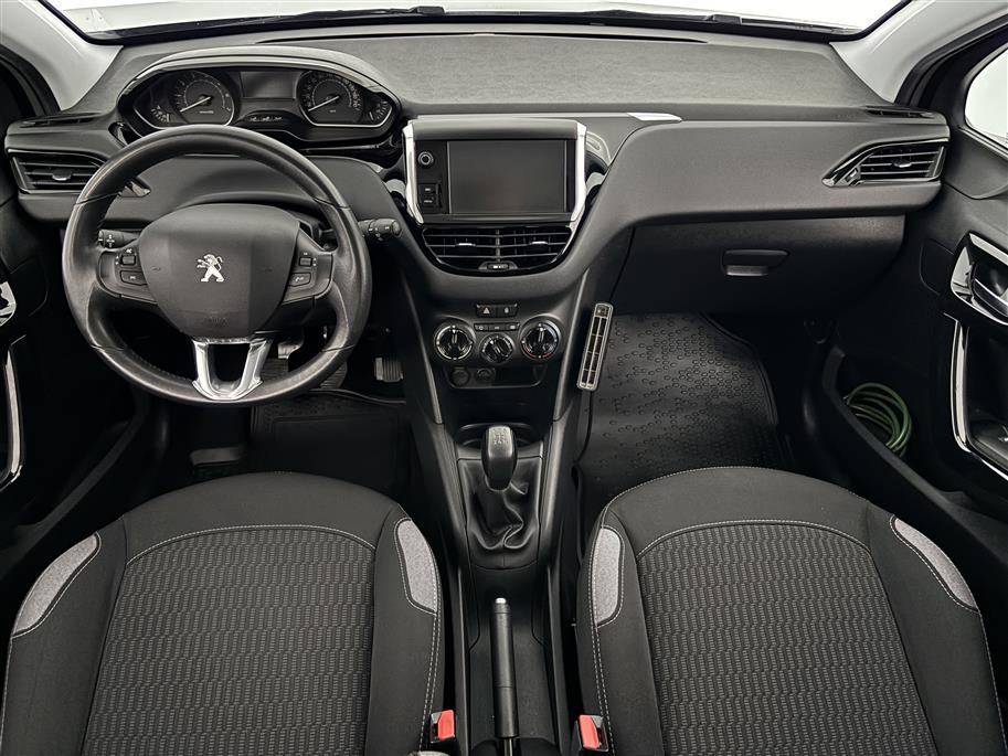PEUGEOT 208 2015