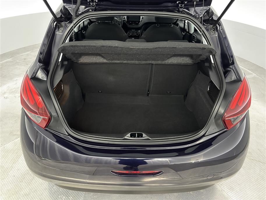 PEUGEOT 208 2015