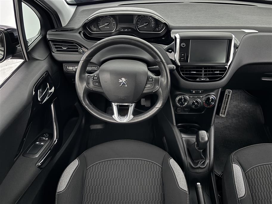 PEUGEOT 208 2015