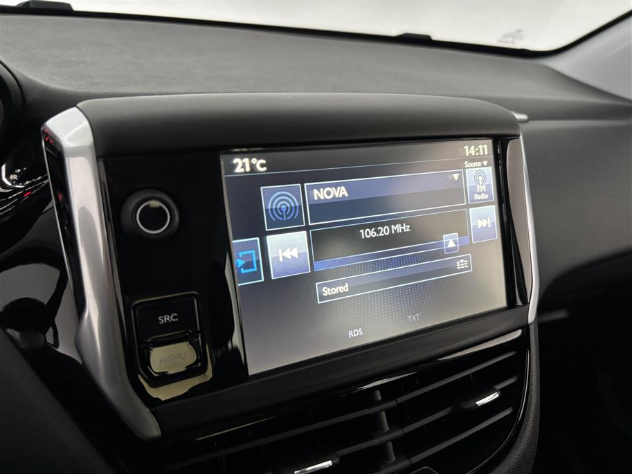 PEUGEOT 208 2015