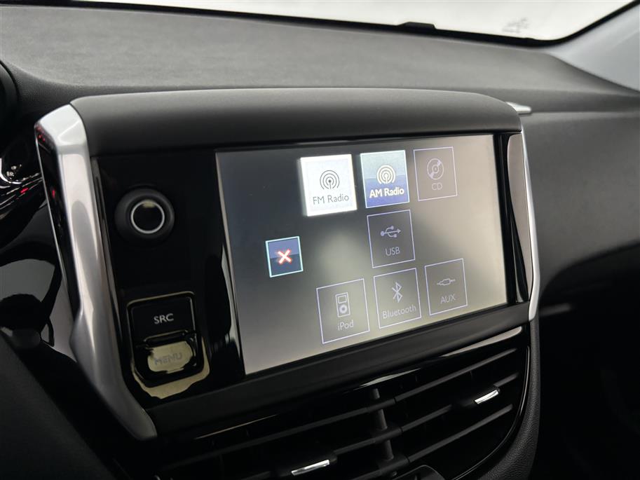 PEUGEOT 208 2015
