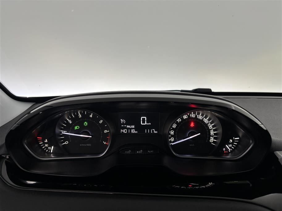PEUGEOT 208 2015