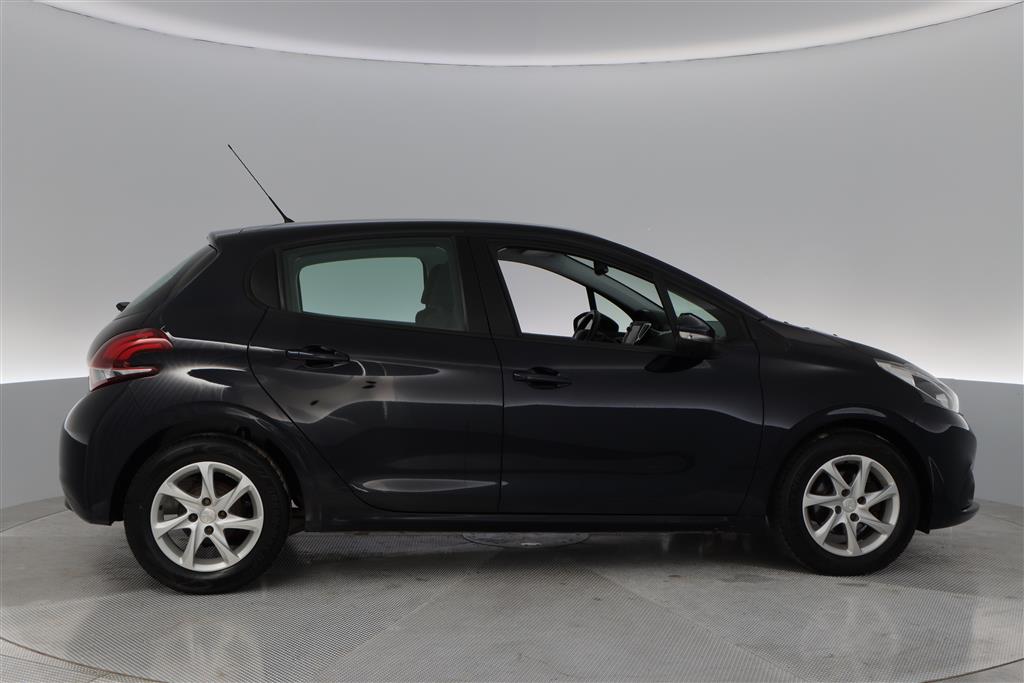 PEUGEOT 208 2015