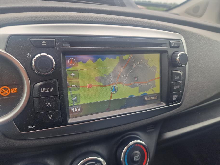 TOYOTA Yaris 2012