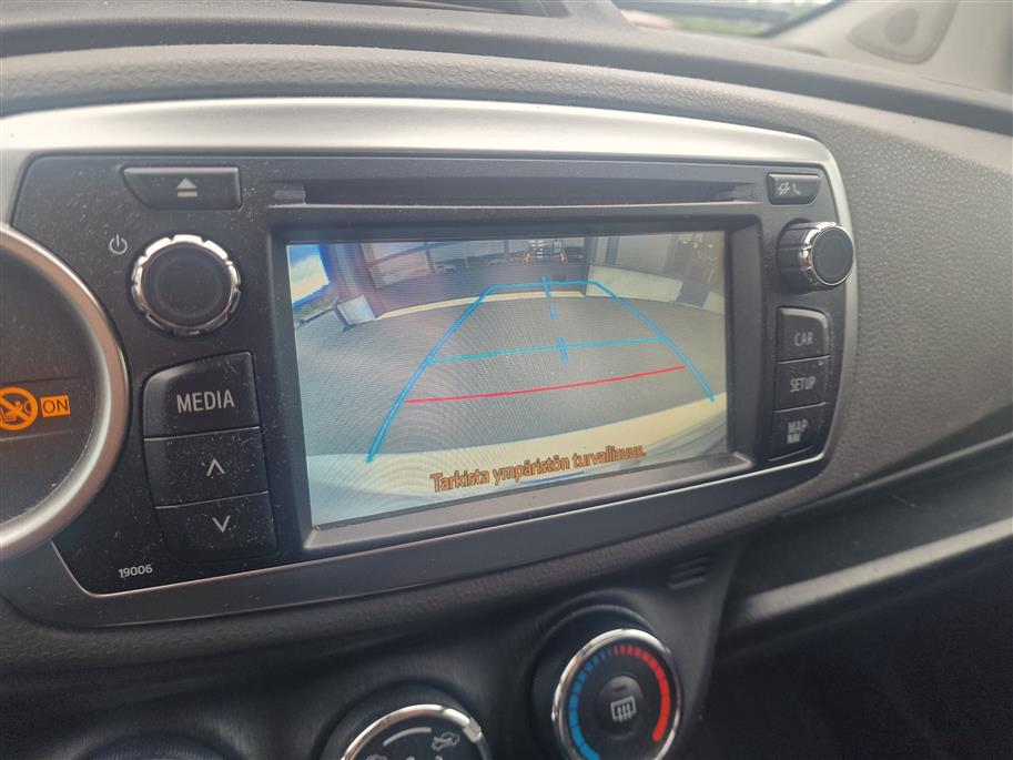 TOYOTA Yaris 2012