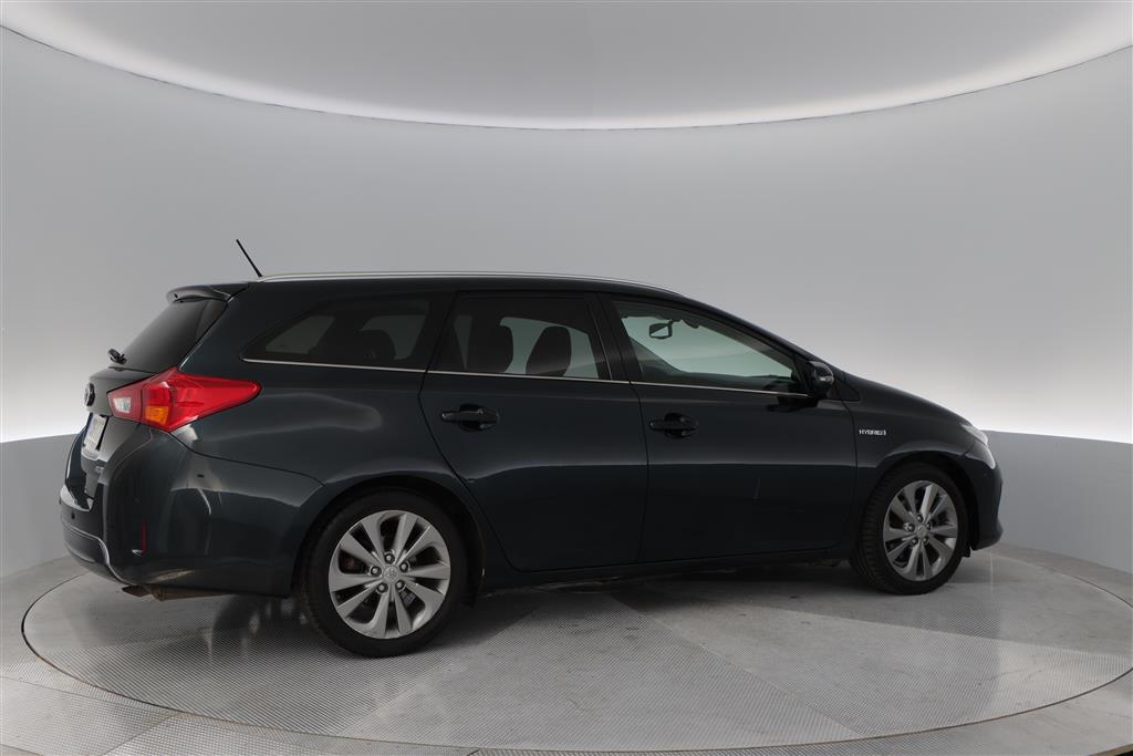 TOYOTA Auris 2015