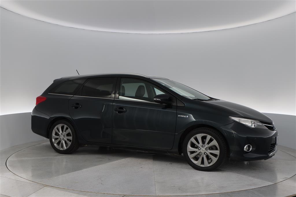 TOYOTA Auris 2015
