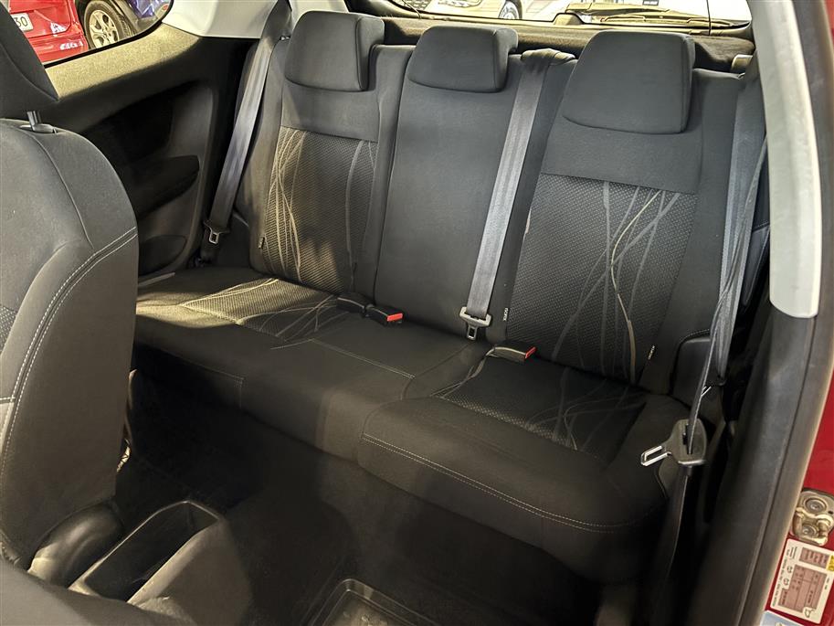 PEUGEOT 208 2013