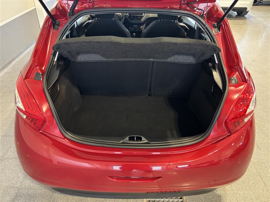 PEUGEOT 208 2013