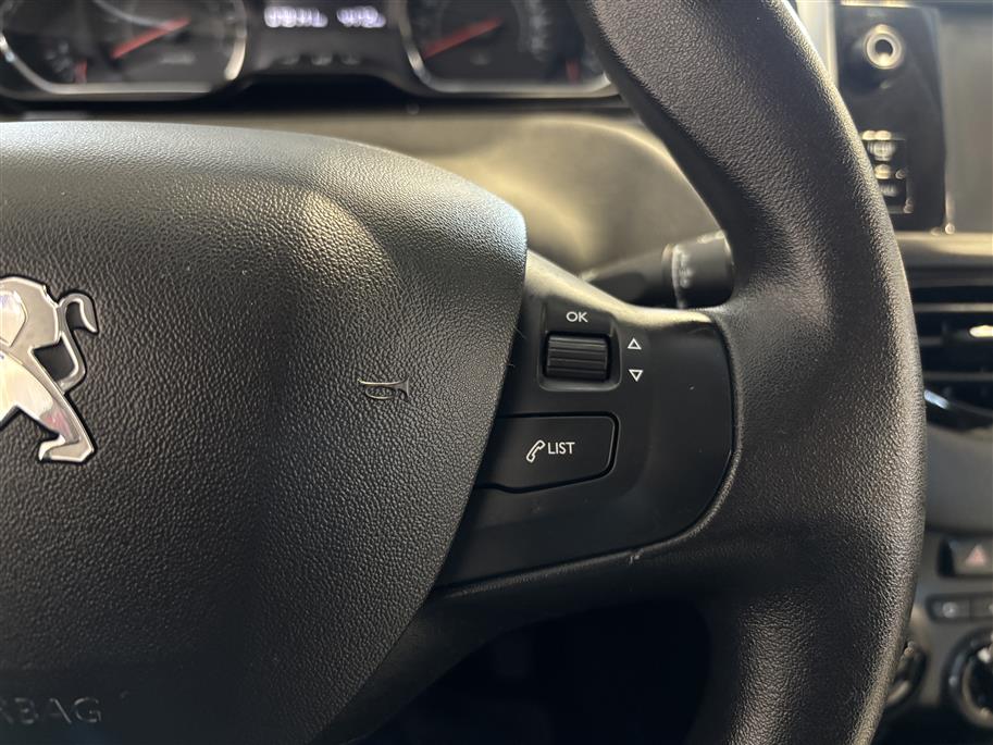 PEUGEOT 208 2013