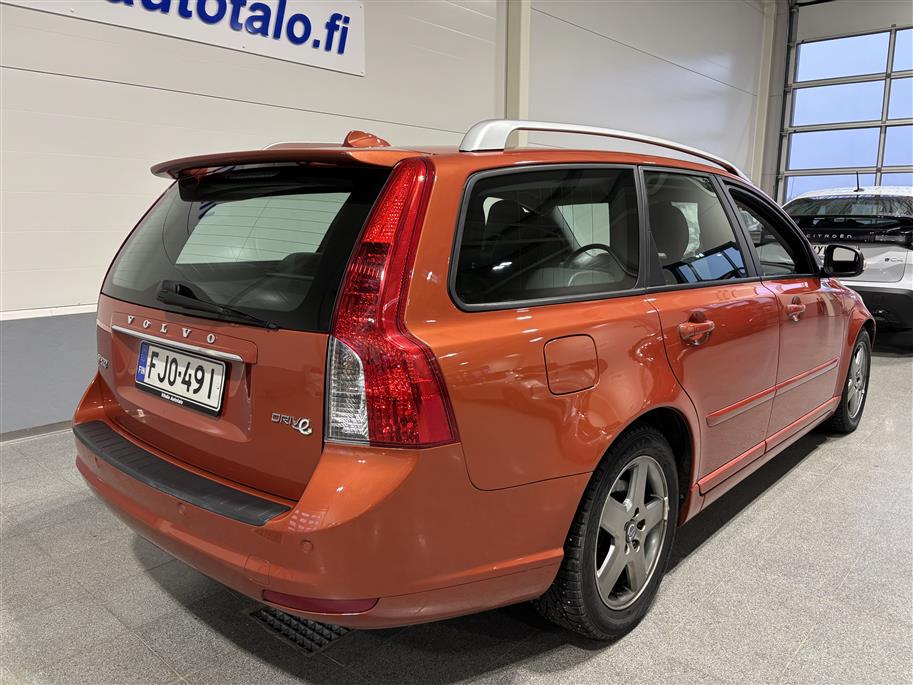 VOLVO V50 2010