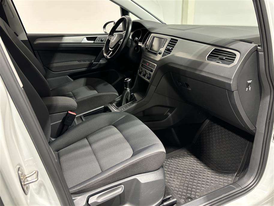 VOLKSWAGEN Golf Sportsvan 2015