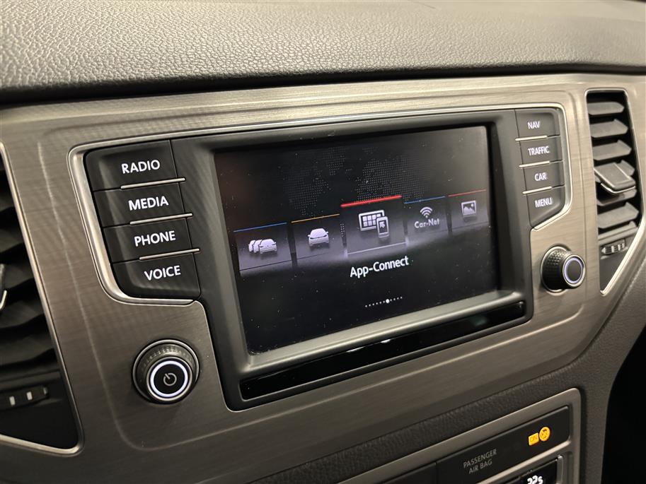 VOLKSWAGEN Golf Sportsvan 2015