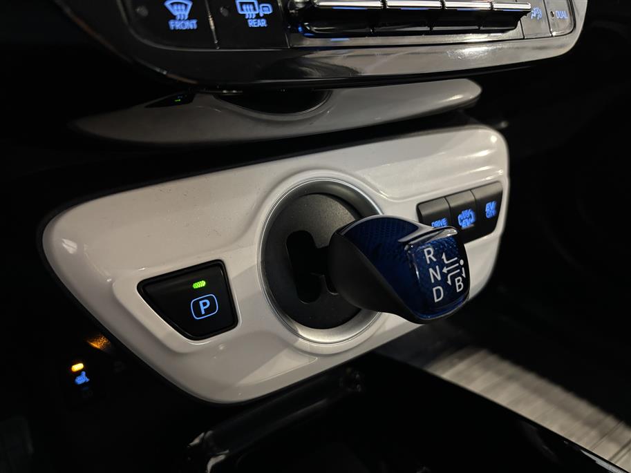 Toyota Prius Plug-in 2019