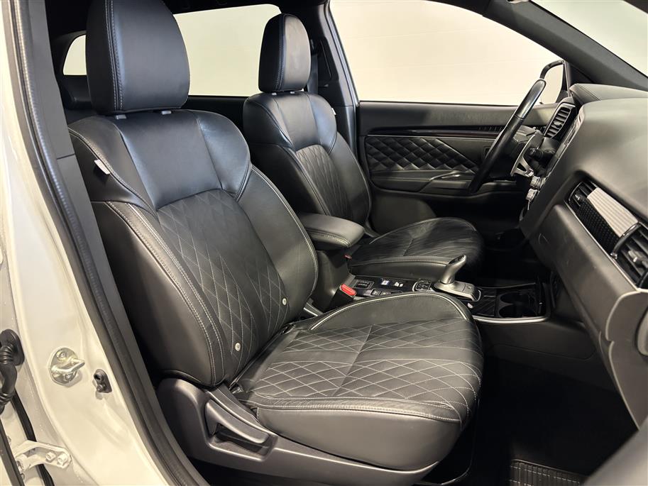 MITSUBISHI Outlander PHEV 2020