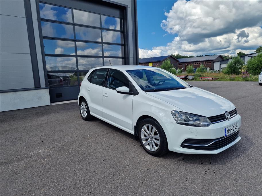 VOLKSWAGEN Polo 2015
