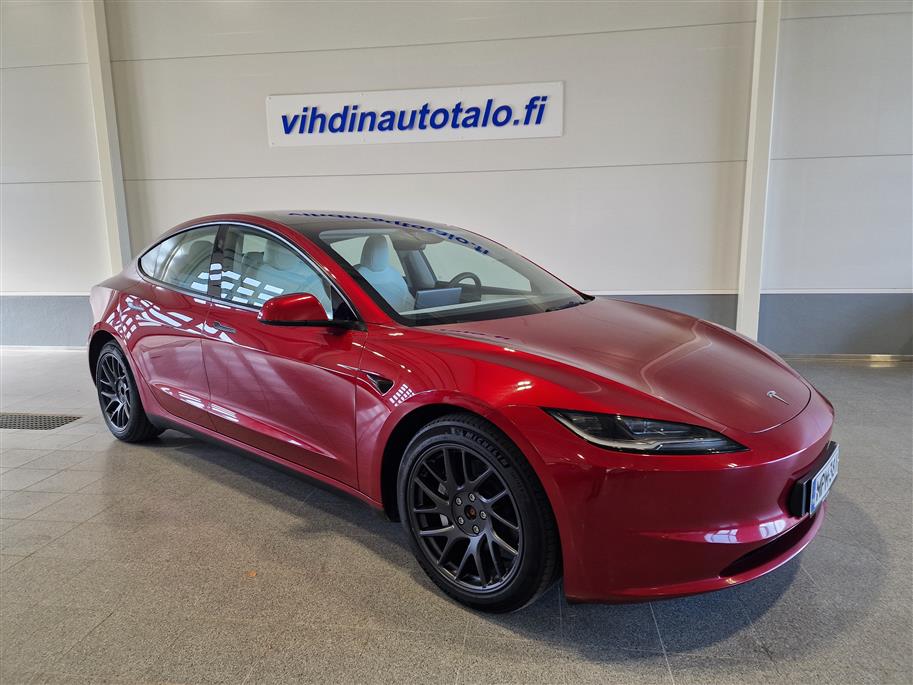 TESLA Model 3 2024
