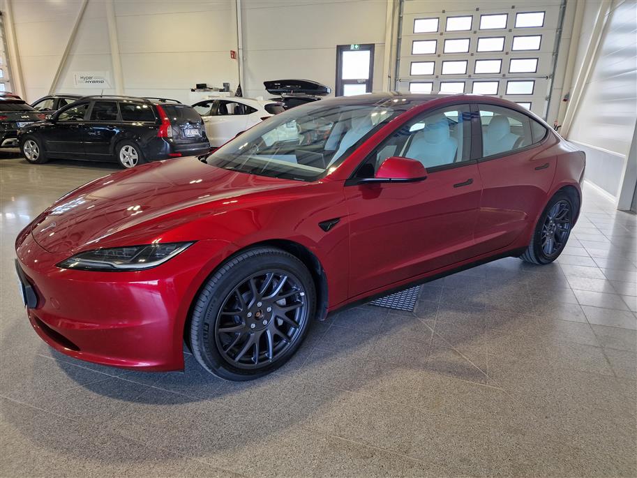TESLA Model 3 2024