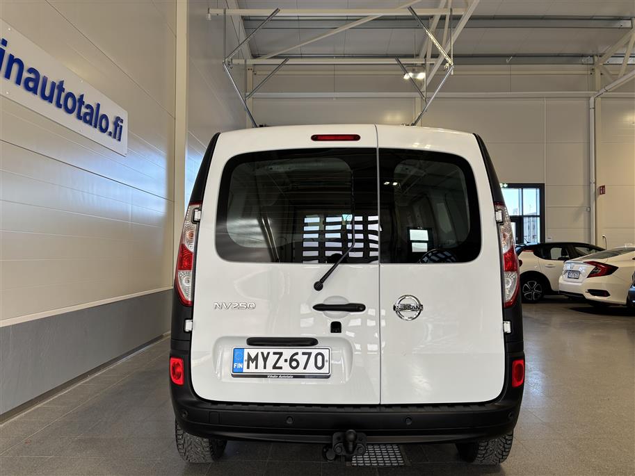 NISSAN NV250 2021