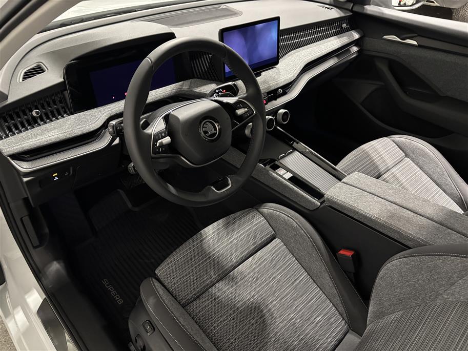 SKODA SUPERB 2025