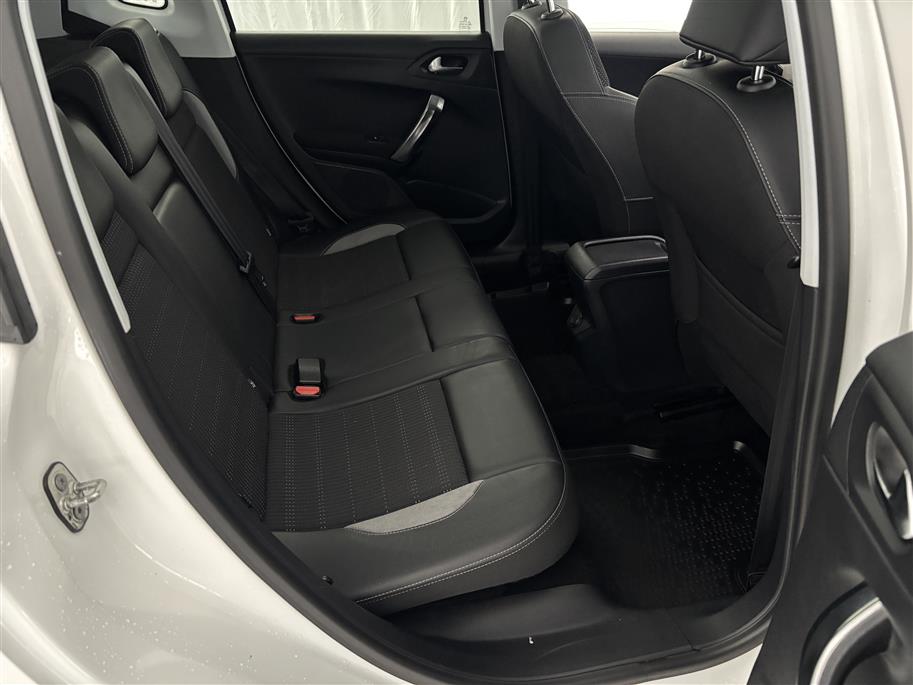 PEUGEOT 2008 2015