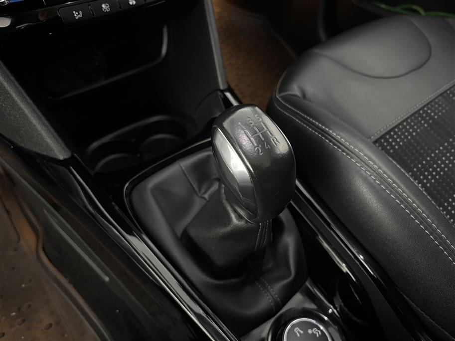 PEUGEOT 2008 2015