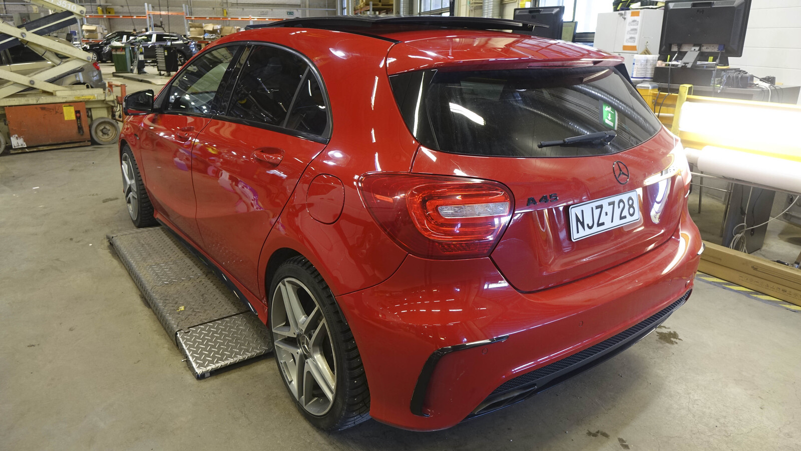 MERCEDES-BENZ A 45 AMG 2015