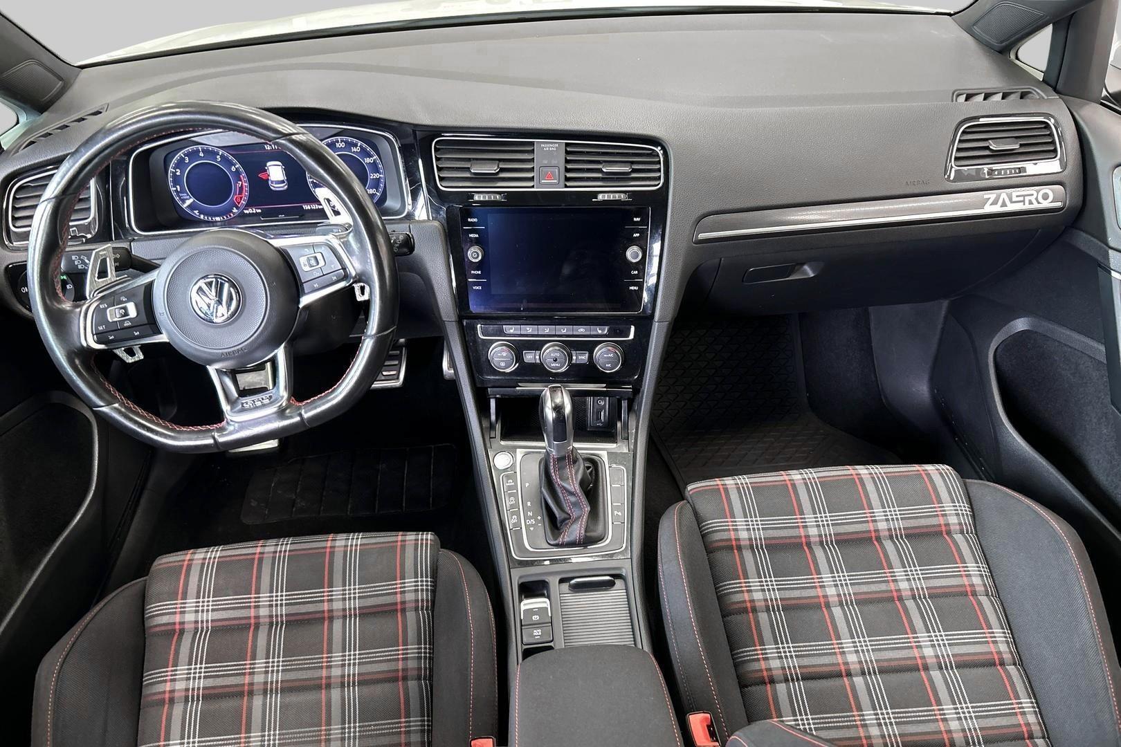 VOLKSWAGEN Golf 2017