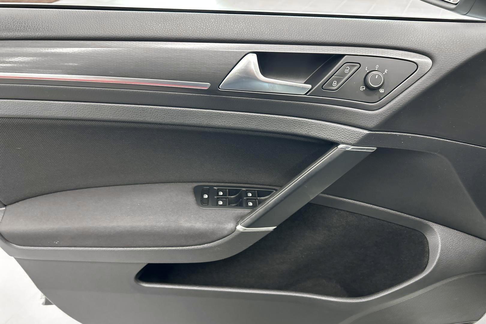 VOLKSWAGEN Golf 2017