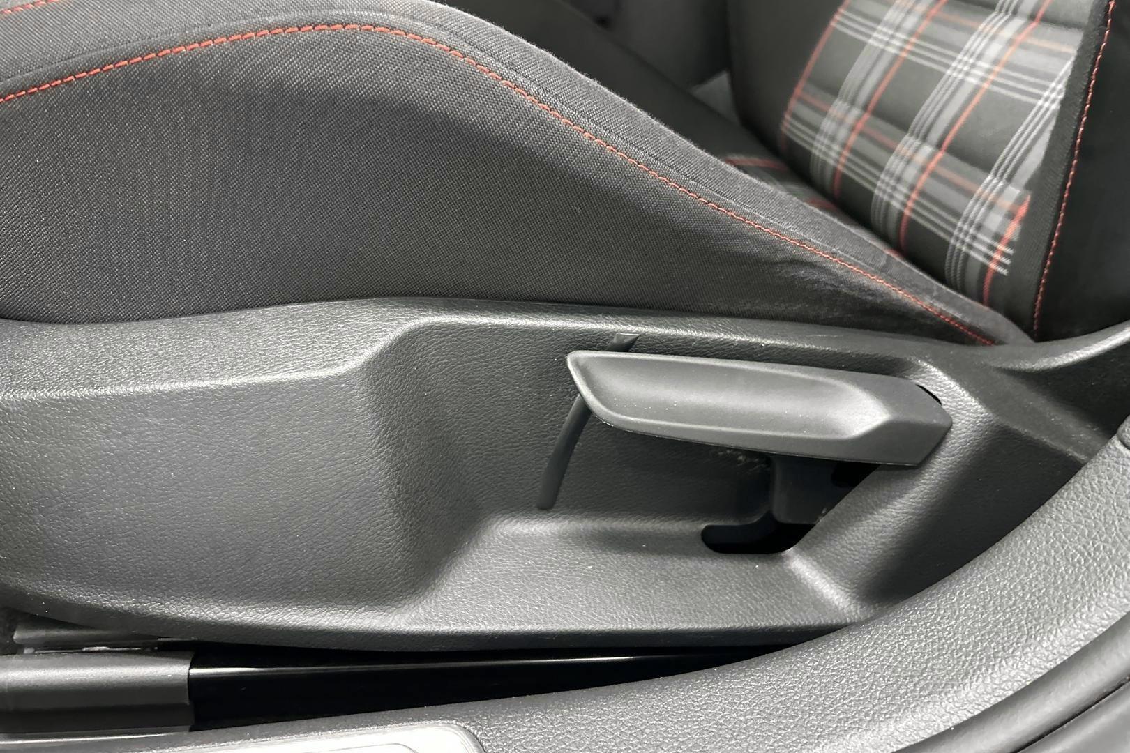 VOLKSWAGEN Golf 2017