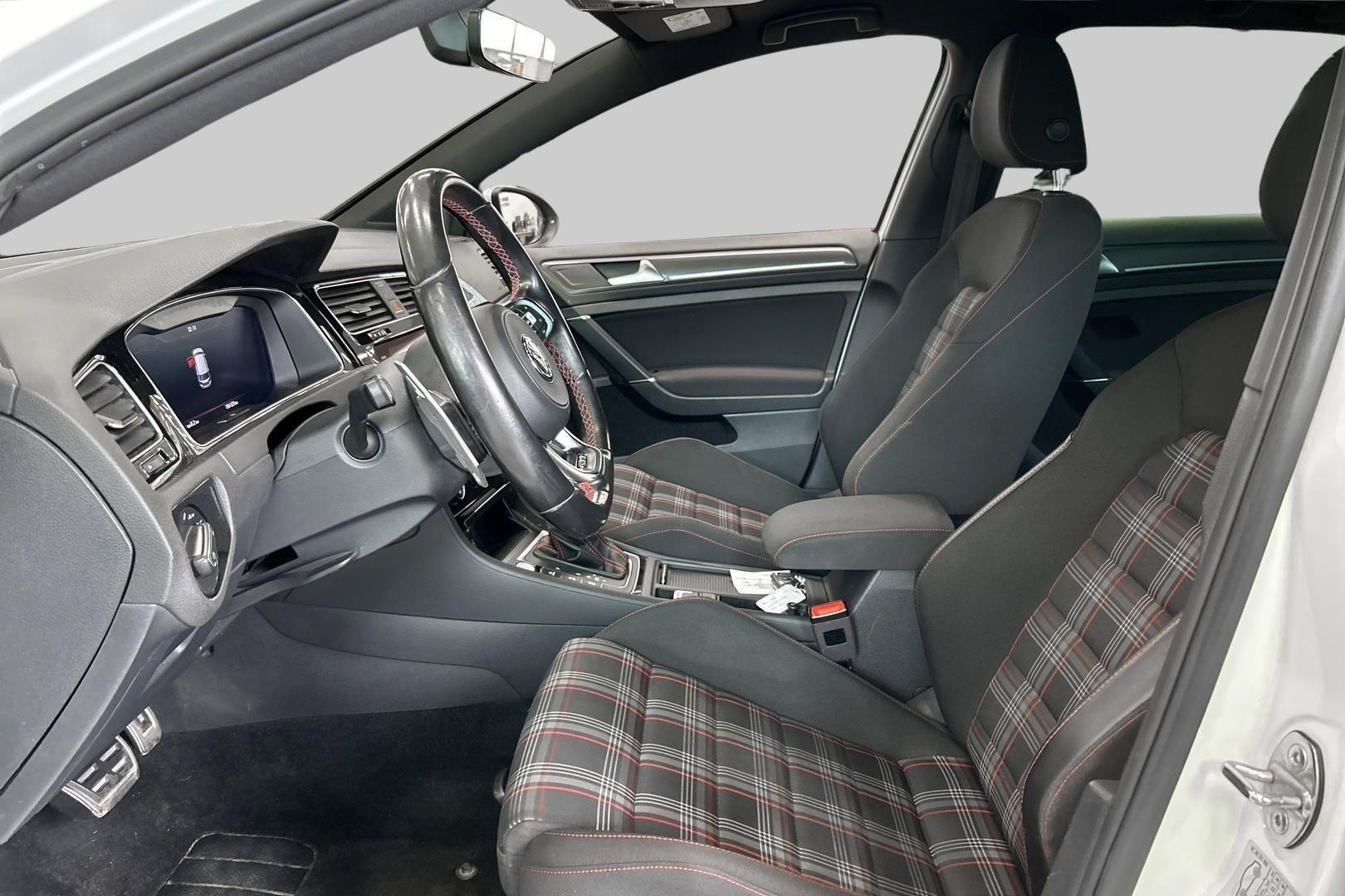 VOLKSWAGEN Golf 2017