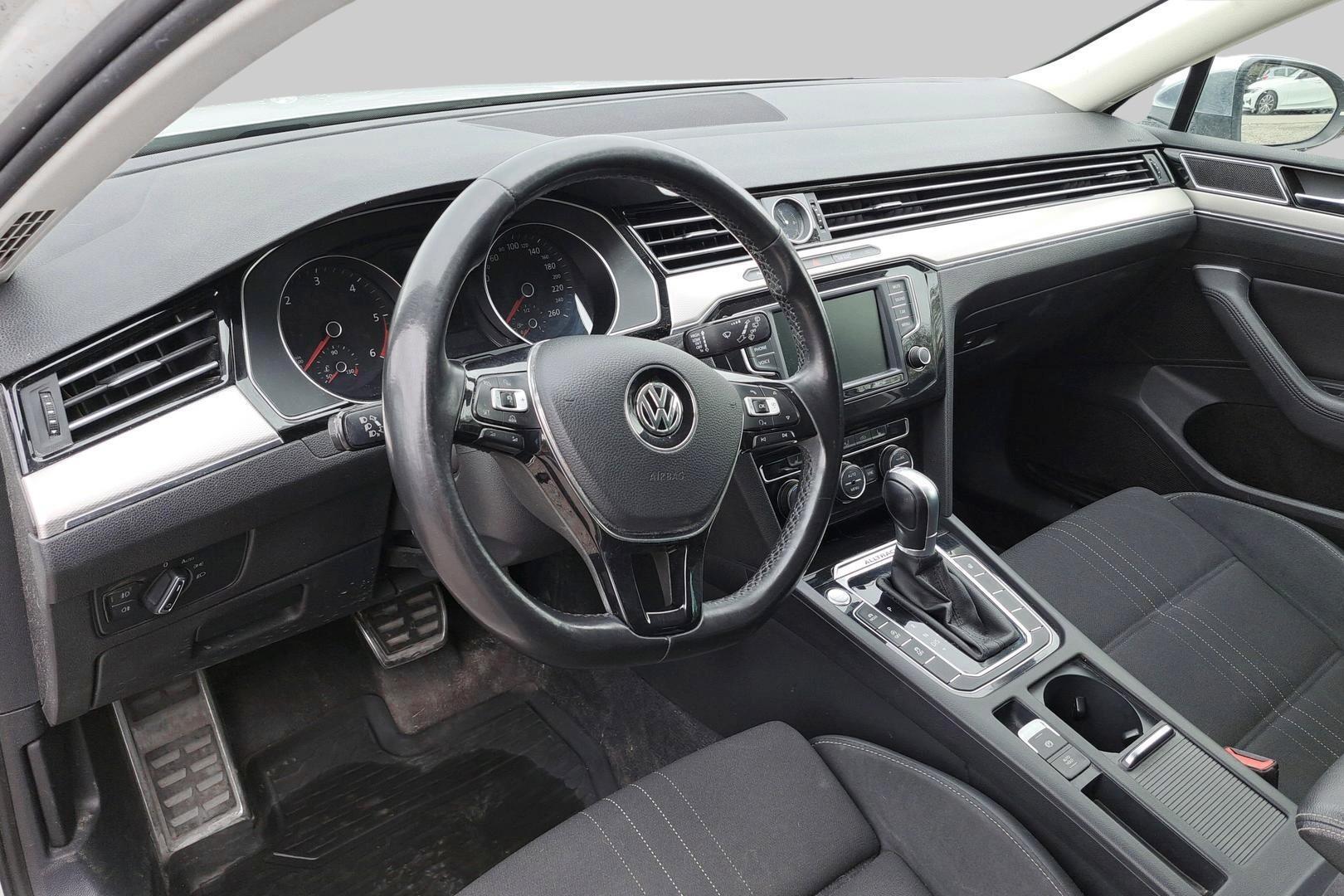 VOLKSWAGEN Passat 2017