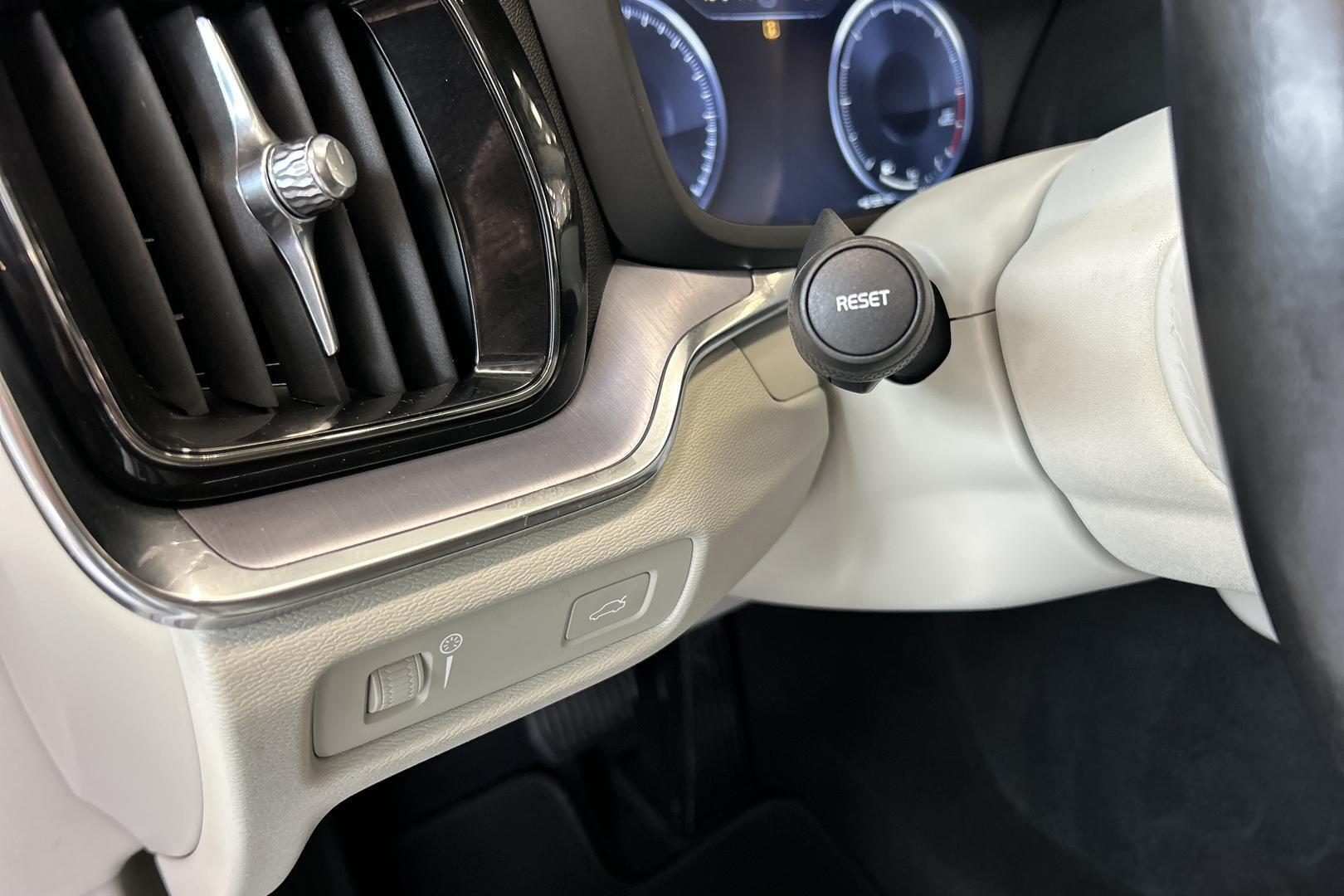 VOLVO V60 2020