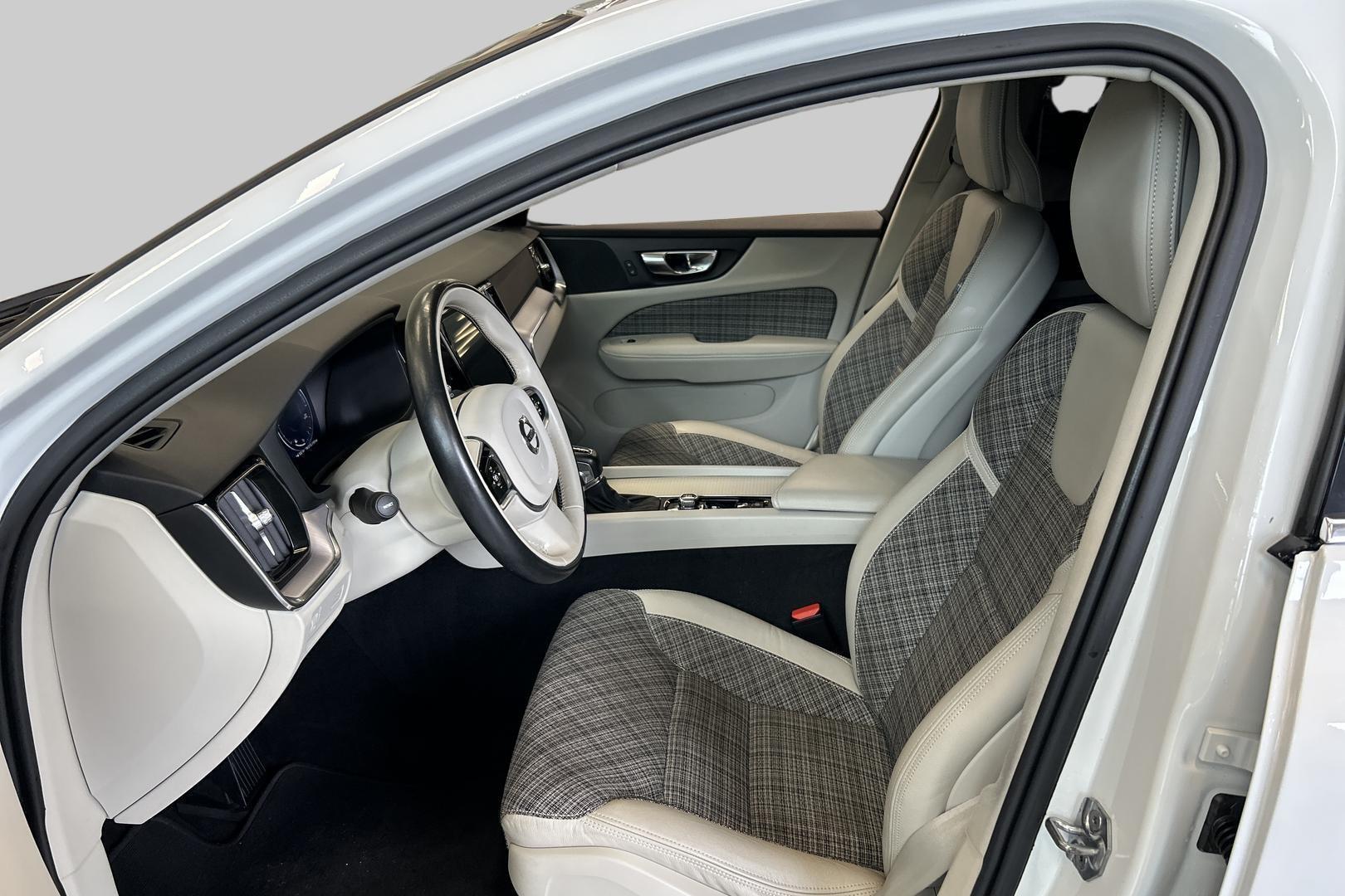 VOLVO V60 2020