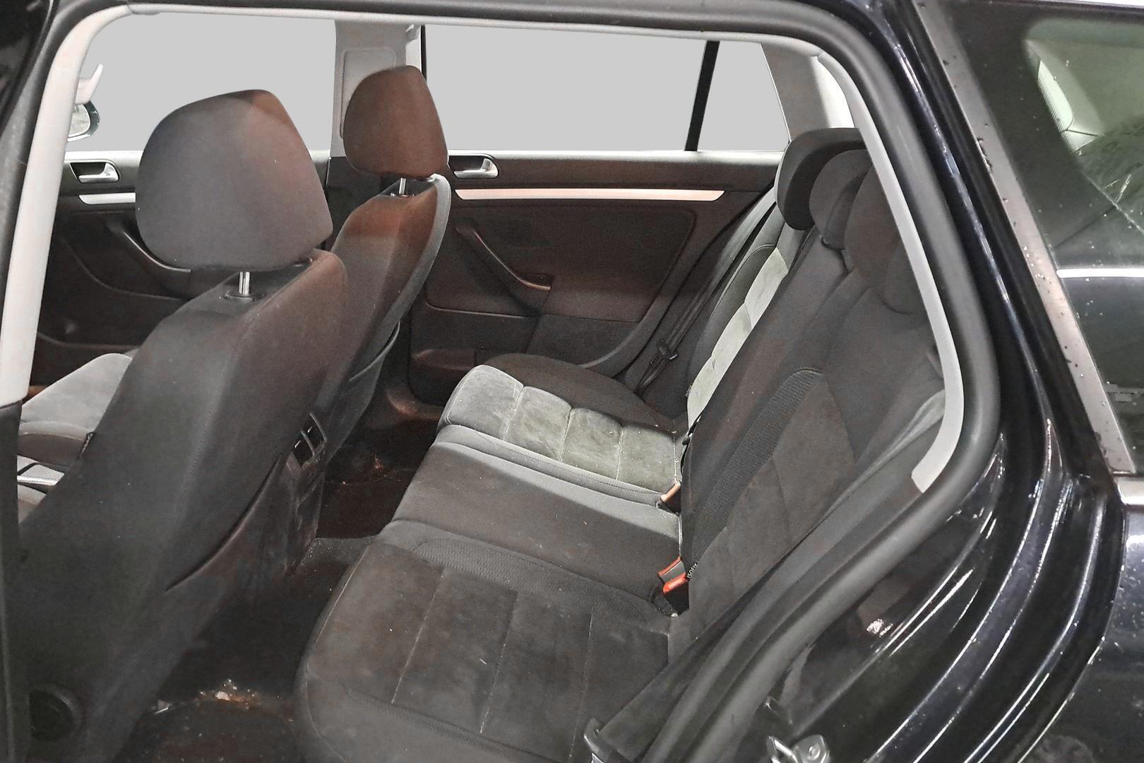 VOLKSWAGEN Golf 2010