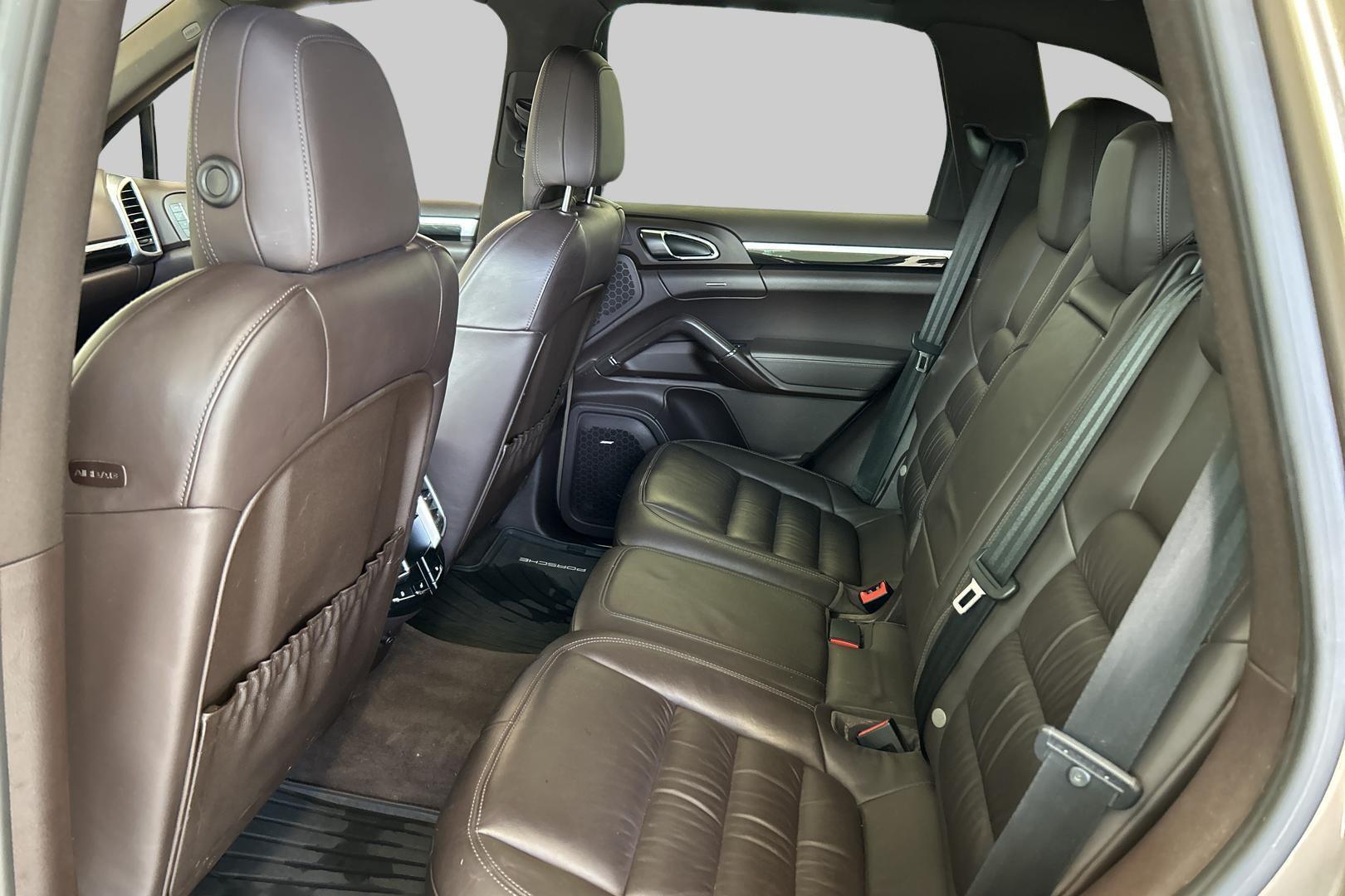 PORSCHE Cayenne 2015