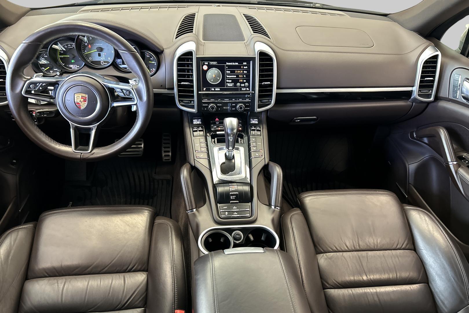 PORSCHE Cayenne 2015