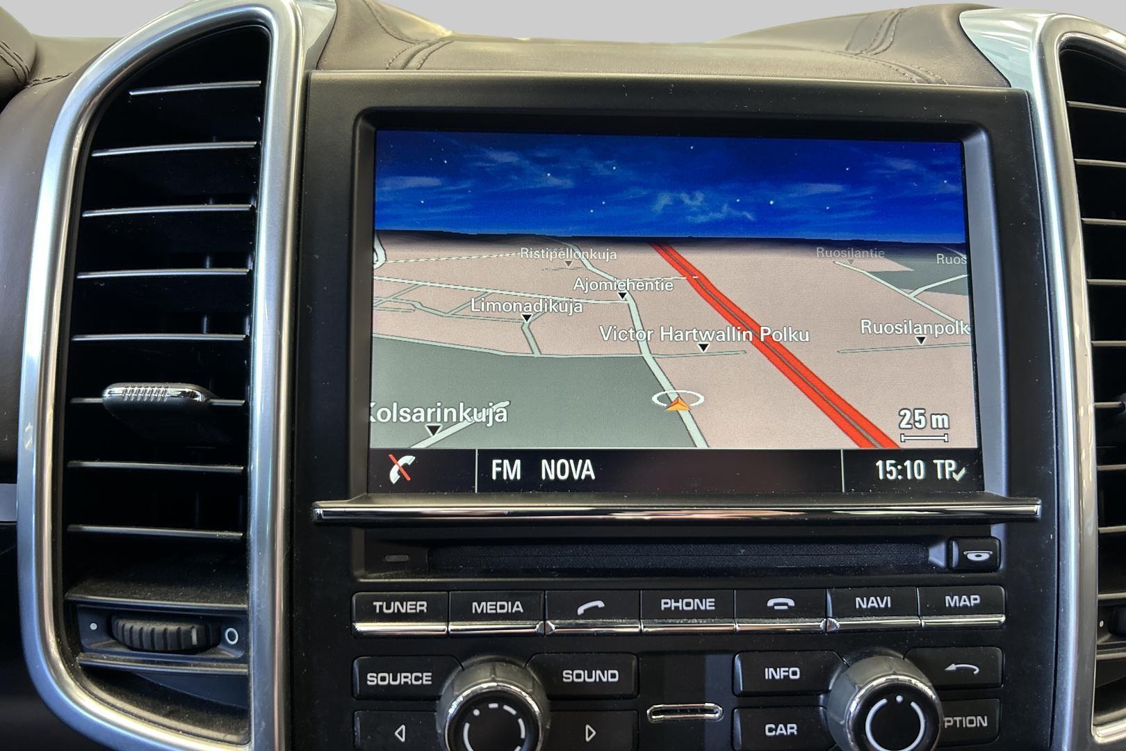 PORSCHE Cayenne 2015
