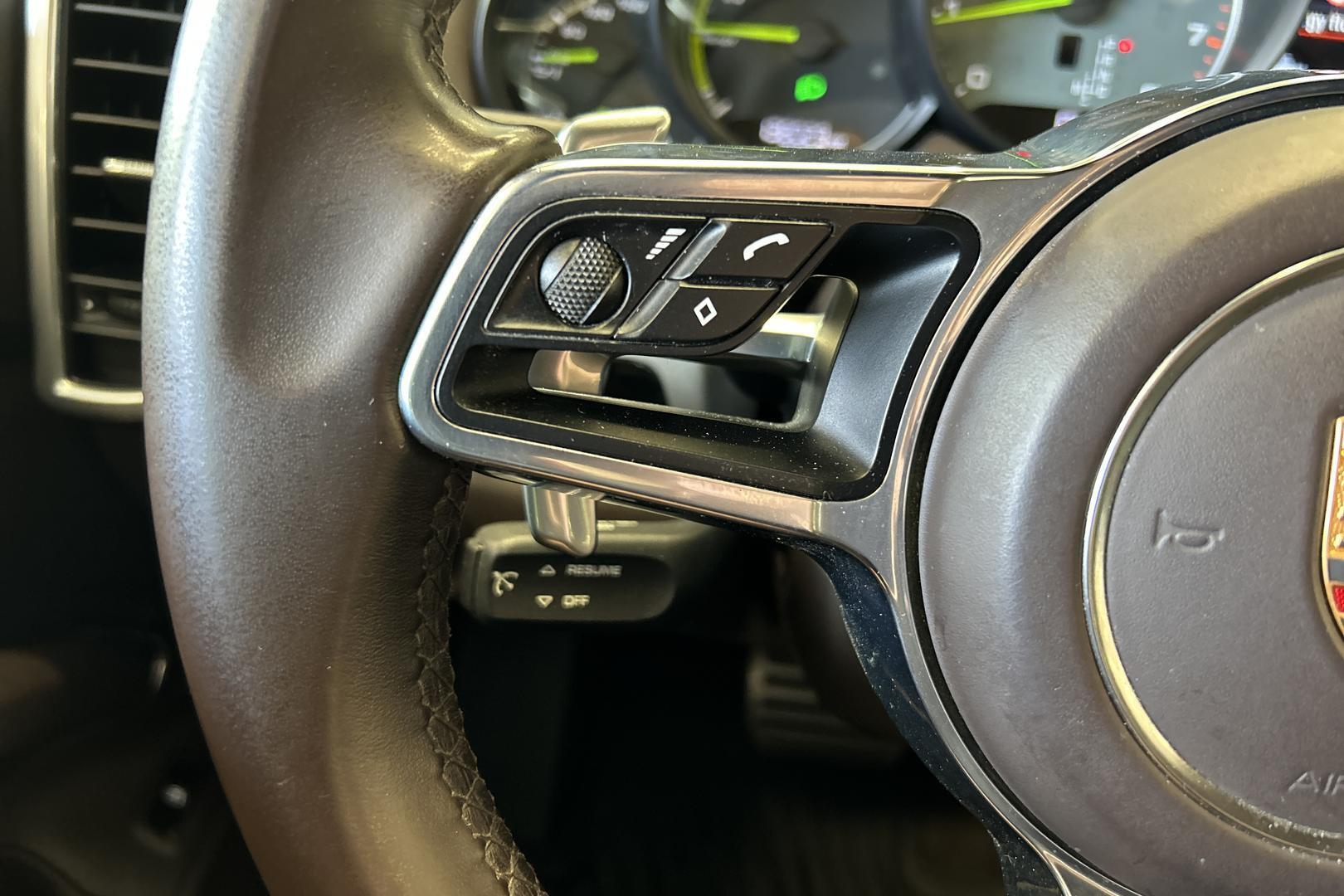 PORSCHE Cayenne 2015