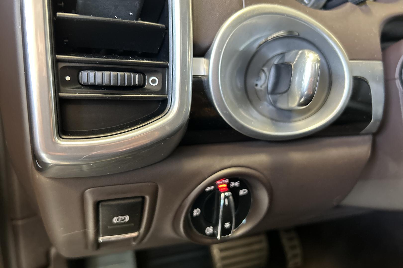 PORSCHE Cayenne 2015